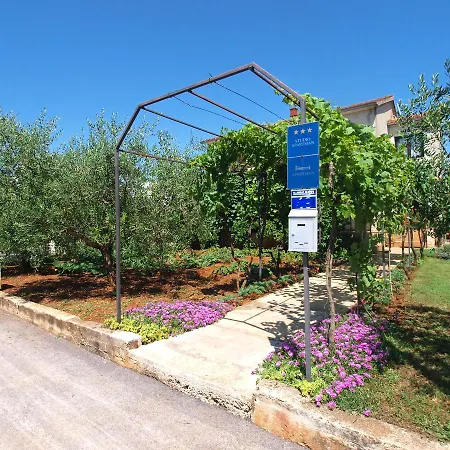Velimir 421 Apartment Fazana